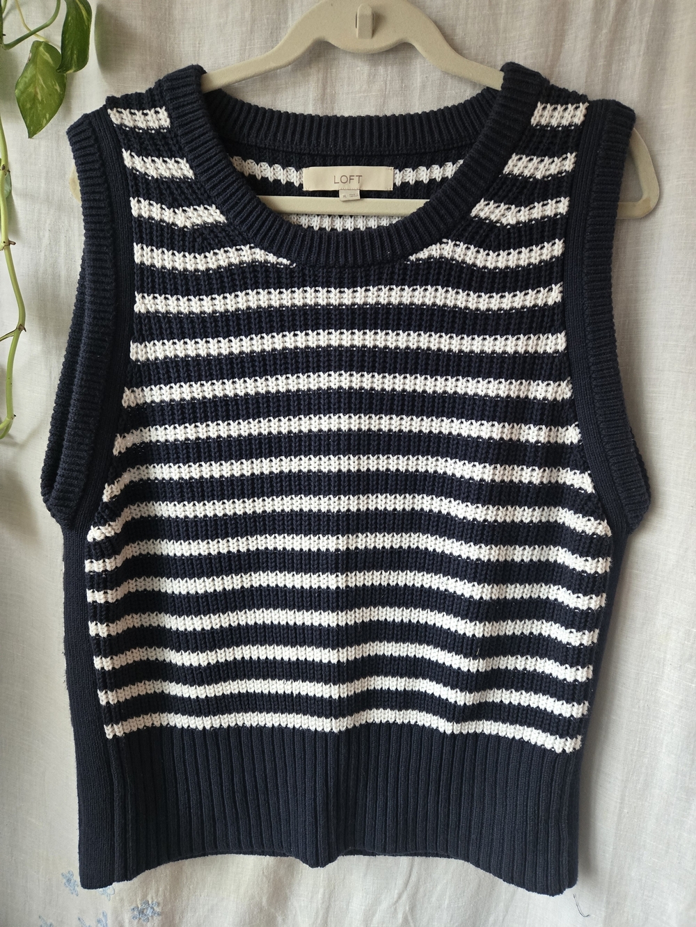 LOFT NWT Navy and White Striped Sleeveless Crew Sweater Vest, Xl